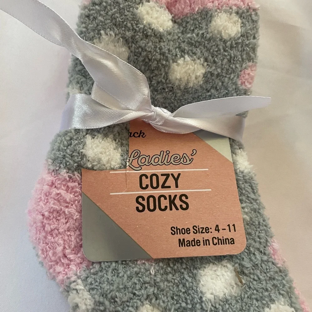 5-Piece Set Fuzzy/Cozy Socks - Pink, Gray, Cream, NWT, Size 4-10 and 4-11‎